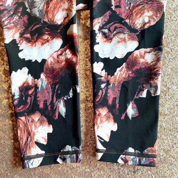 Victoria’s Secret Sport Knockout Black Floral Tight/Legging - Picture 5 of 7